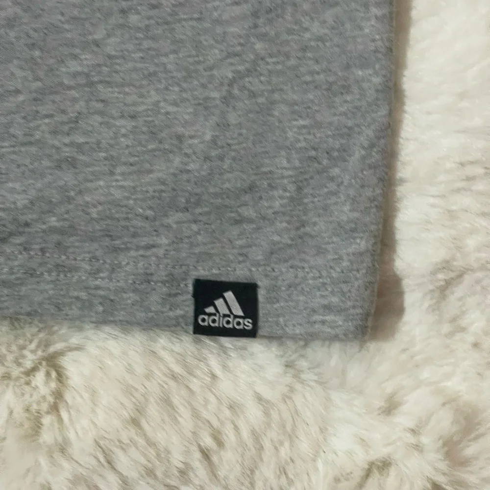 2XL adidas Limited Men's Slept on‎ Tee Basketball Medium Heather Gray Heather